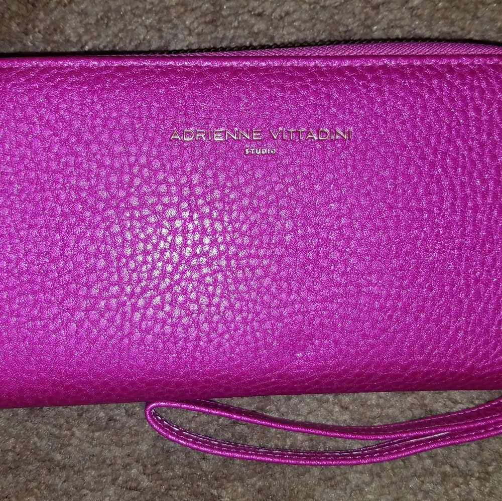 Adrienne Vittadini Charging Wristlet/Wallet